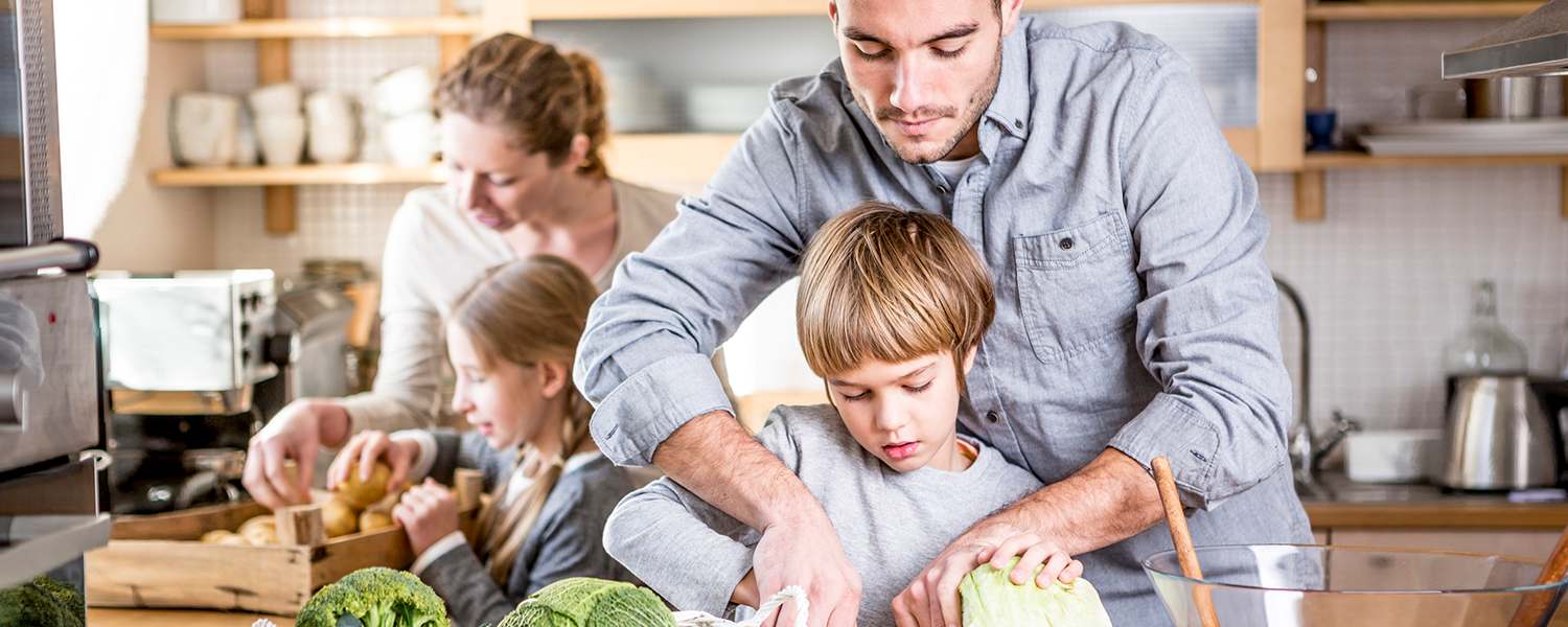 porodica u kuhinji moj recept zacin c srbija