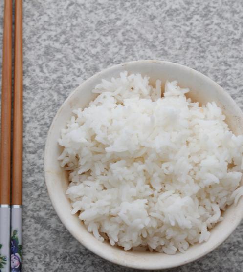 3/4 činija kuvanog belog pirinča