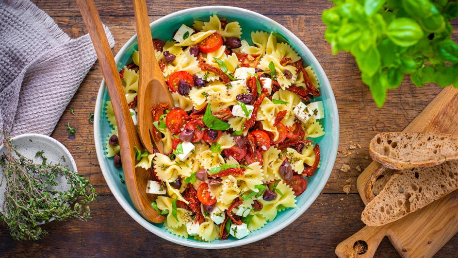 Mediteranska salata sa makaronima